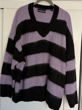 All Saints V-Neck Cozy soft wool sweater (Black & Lavender)
